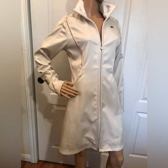 Nike Coat Size M (6-10) Creme with Gold Accent Trim.  Excellent Condition. - Picture 1 of 4